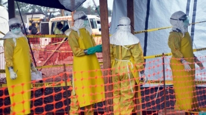 Les pays touchés par Ebola de plus en plus isolés