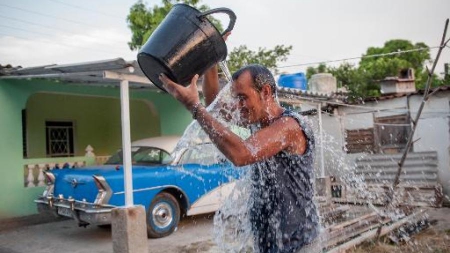 A La Havane, système D et plages improvisées pour échapper à la canicule