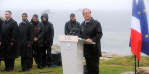 Hollande célèbre les 70 ans de la Libération, dans la tourmente