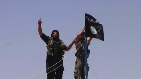 Les jihadistes exécutent 160 soldats en Syrie et assiègent des chiites en Irak