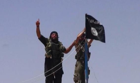 Les jihadistes exécutent 160 soldats en Syrie et assiègent des chiites en Irak