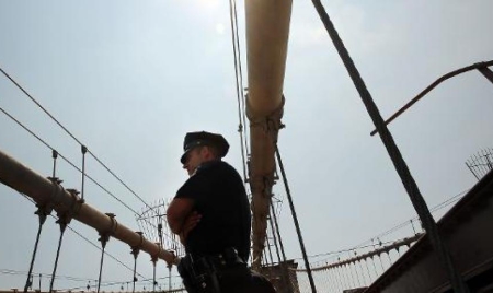 New York : un touriste russe arrêté pour avoir escaladé le pont de Brooklyn