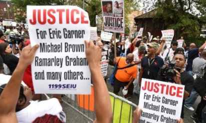 New York: des milliers de manifestants après la mort d’un père de famille noir