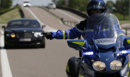 Flashé à 246 km/h sur une route départementale