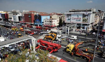 Turquie: une passerelle s’écroule au-dessus d’une autoroute, un mort