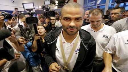 Parker félicite ses potes