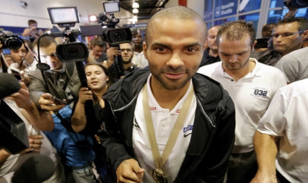 Parker félicite ses potes