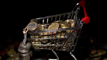 Le taux de pauvreté baisse un peu en 2012, les niveaux de vie aussi