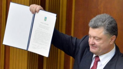 L’Ukraine et l’UE ratifient un accord “historique” d’association