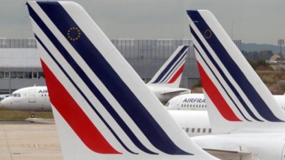 Air France: la moitié des vols annulés lundi, ultimes tractations avec les pilotes