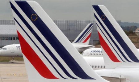 Air France: la moitié des vols annulés lundi, ultimes tractations avec les pilotes