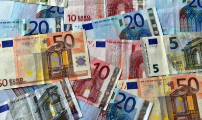 Le déficit commercial de la France reste stable