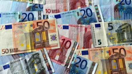 Le déficit commercial de la France reste stable