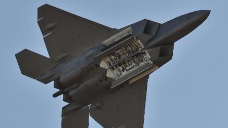 Le chasseur furtif F-22, un bijou technologique émaillé d’incidents