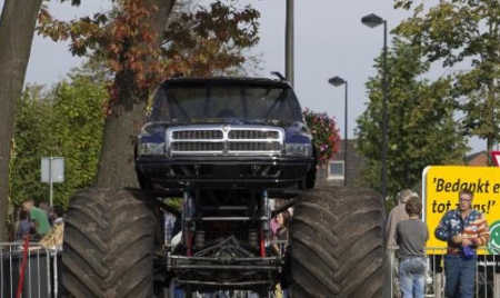 Pays-Bas: un 4×4 géant tue 3 personnes, le conducteur arrêté