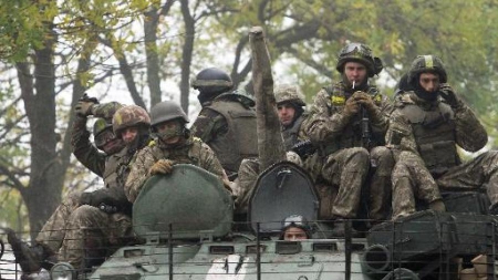 Ukraine: délicat compte à rebours avant le retrait des troupes