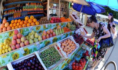 Avec les sanctions, les prix décollent et les Russes se serrent la ceinture