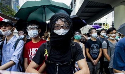 Manifestation à Hong Kong: la police fait évacuer le siège du gouvernement