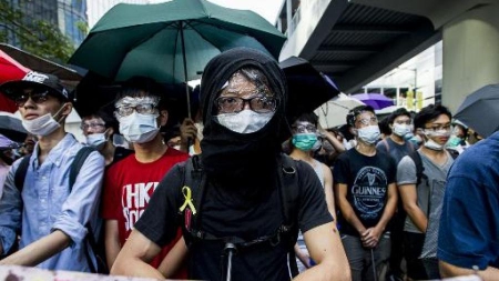 Manifestation à Hong Kong: la police fait évacuer le siège du gouvernement