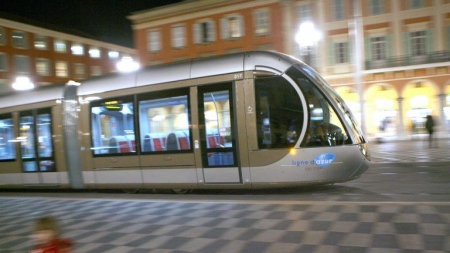 Nice : il meurt écrasé par un tramway pour une histoire de cigarette
