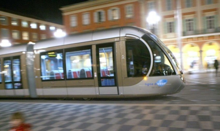 Nice : il meurt écrasé par un tramway pour une histoire de cigarette