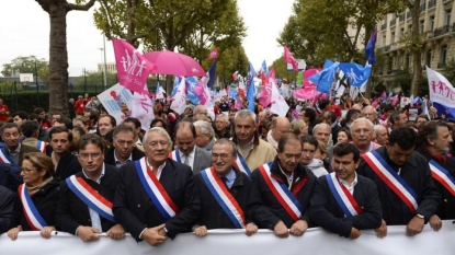 La Manif pour tous réunit des milliers de manifestants à Paris