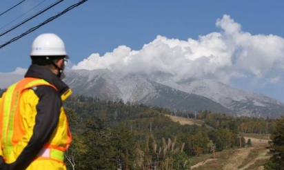 Eruption volcanique au Japon: le bilan pourrait atteindre plus de 60 morts