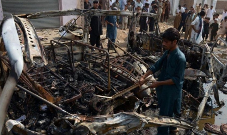L’explosion d’une bombe cachée dans un bus fait sept morts au Pakistan