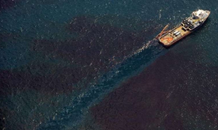 Marée noire de BP: jusqu’à 2 millions de barils de brut au fond de l’océan