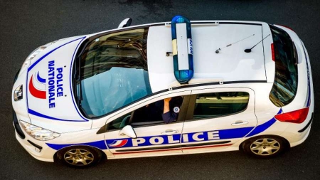 Une femme poignarde sa fille, grièvement blessée, dans un square