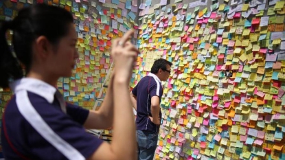 Hong Kong: les manifestants annoncent leur retrait de certains sites