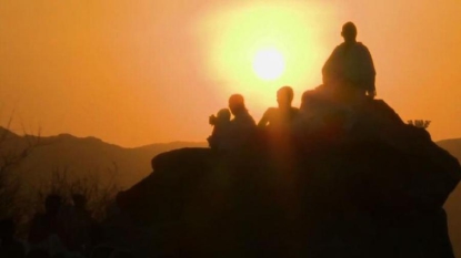 Hajj: des centaines de milliers de pèlerins en prière sur le Mont Arafat