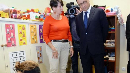 Je suis toujours là”: Hollande fait son grand retour en province