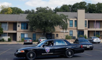 Ebola: cent personnes surveillées, les Etats-Unis sous pression