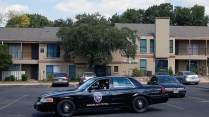 Ebola: cent personnes surveillées, les Etats-Unis sous pression