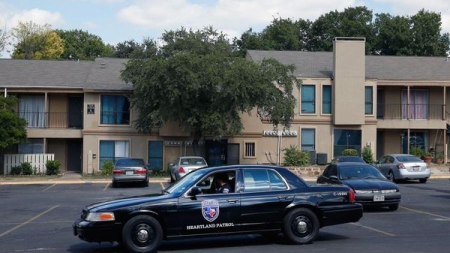 Ebola: cent personnes surveillées, les Etats-Unis sous pression