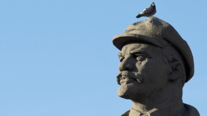 A Donetsk, les pro-russes fêtent leur “république” avec de vieilles recettes