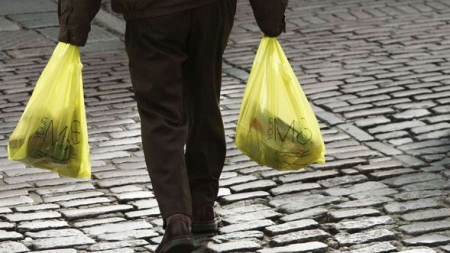 Plastique: les sacs et la vaisselle jetable bientôt interdits
