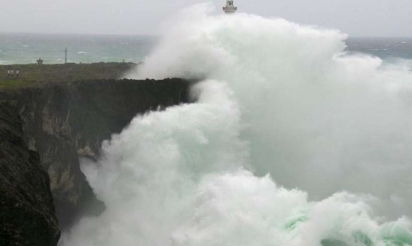 Japon: le typhon Vongfong fait de nombreux blessés et un disparu