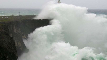 Japon: le typhon Vongfong fait de nombreux blessés et un disparu