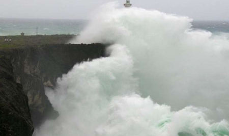 Japon: le typhon Vongfong fait de nombreux blessés et un disparu