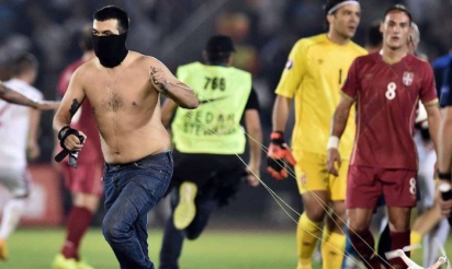 Football : des incidents “inexcusables” pendant Serbie-Albanie, selon Platini