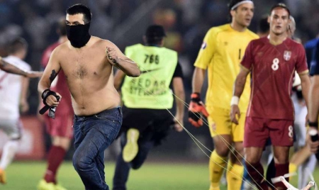 Football : des incidents “inexcusables” pendant Serbie-Albanie, selon Platini