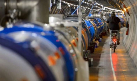 Dans les entrailles du LHC, le grand collisionneur de particules