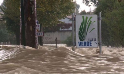 Intempéries: routes bloquées dans le Gard placé en alerte rouge