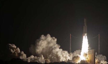 Kourou: lancement réussi de deux satellites de télécoms par Ariane 5