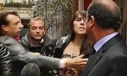 François Hollande chahuté dans la rue