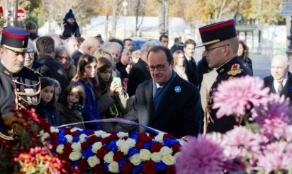 Les cérémonies du 11 Novembre sur les Champs-Elysées sous un soleil radieux