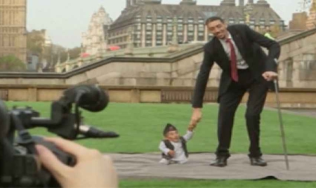 Le plus grand homme du monde a rencontré le plus petit