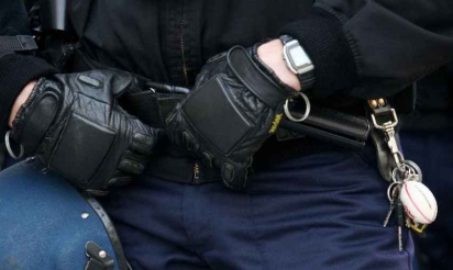 CRS grièvement blessé de 10 à 18 ans de prison requis contre trois jeunes